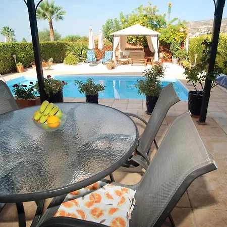 Oasis Near Coral Bay Pegeia
